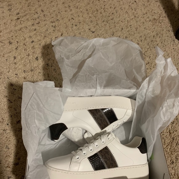 Michael Kors Poppy Lace Up Leather Shoes - Picture 2 of 8